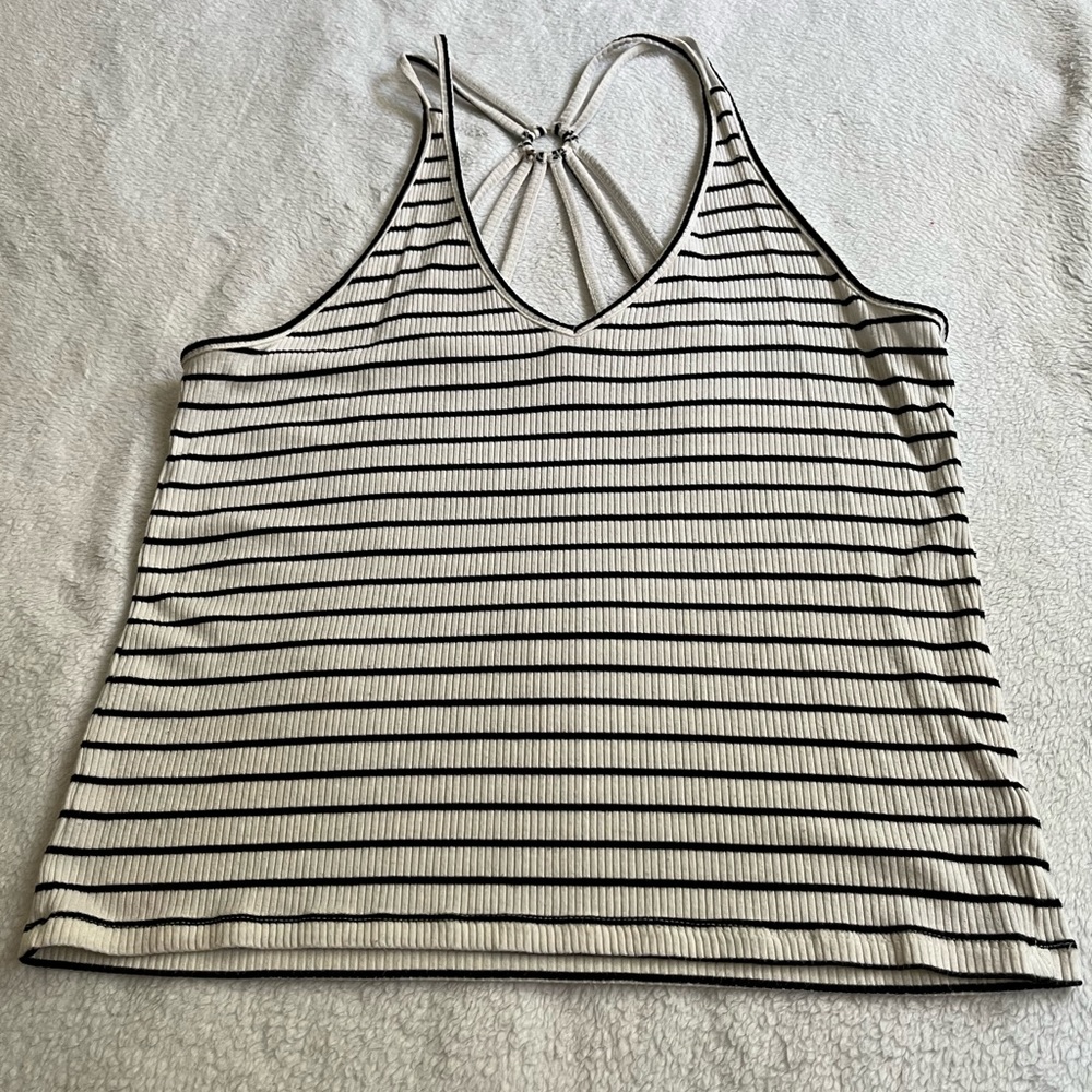 Aeo tank top size XL but fits like a Medium